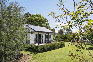 wilgowrah-toms-cottage-accommodation-couple-romance-modern